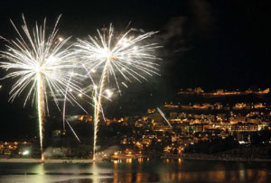 A Ferragosto i protagonisti della volta celeste sono i Fuochi d'artificio