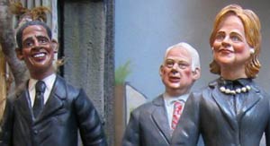 Statuine del presepe napoletano che raffigurano politici come Obama e i Clinton
